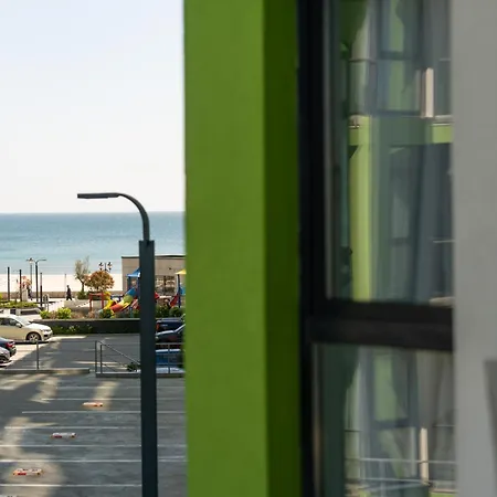 Mirage Pool & Mamaia Nord Apartman *