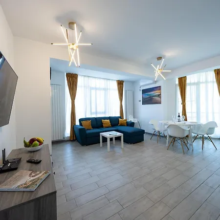 Mirage Pool & Mamaia Nord Apartman *