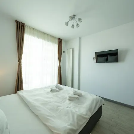 Mirage Pool & Mamaia Nord *