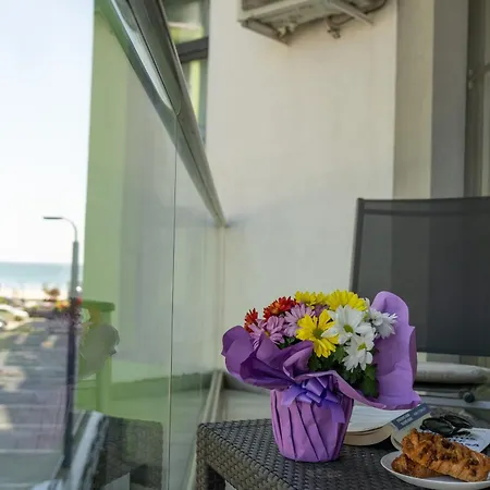 Mirage Pool & Mamaia Nord Apartman Năvodari