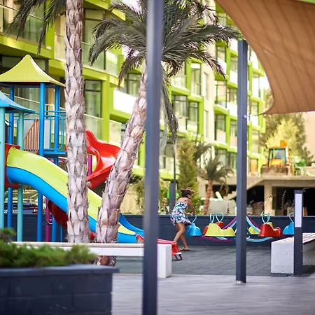 Mirage Pool & Mamaia Nord Apartman *