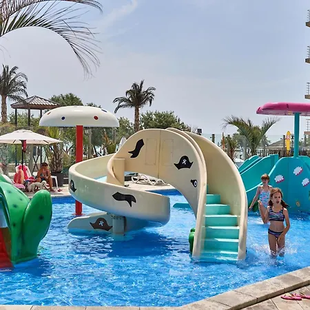 Mirage Pool & Mamaia Nord Apartman