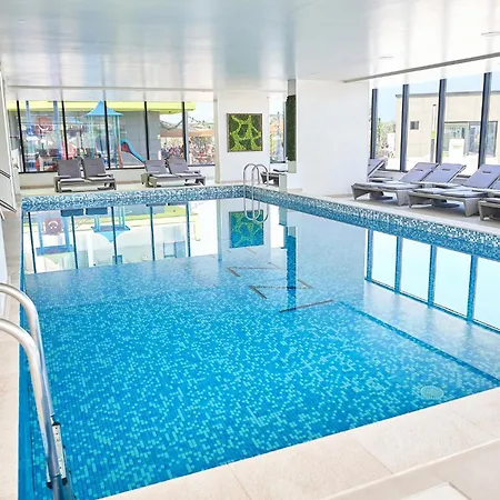 Mirage Pool & Mamaia Nord Apartman